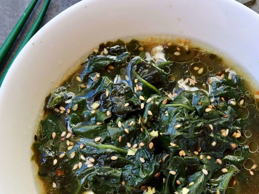 Salade d’épinards et de wakamé
